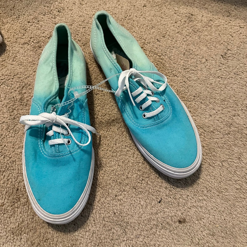 NWT Vans Off the Wall Blue Ombre Slim Classics 7.5 Casual Preppy Vibrant Sneaker